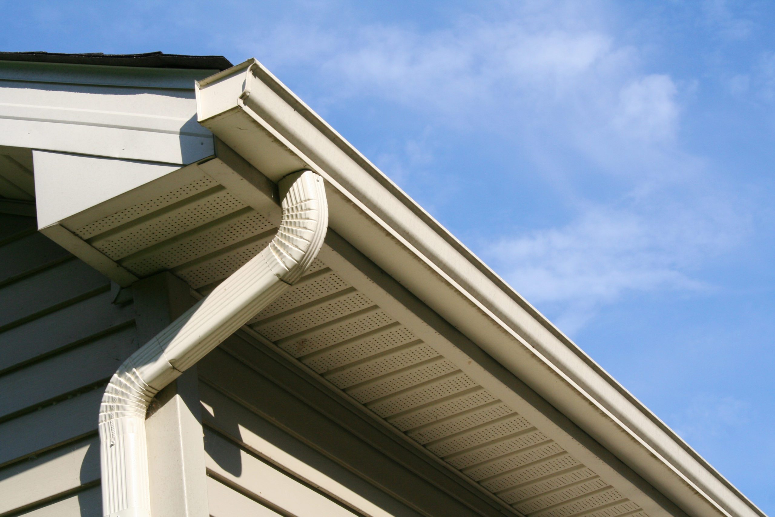 6-inch seamless K-style gutters and downspout on a Knoxville home