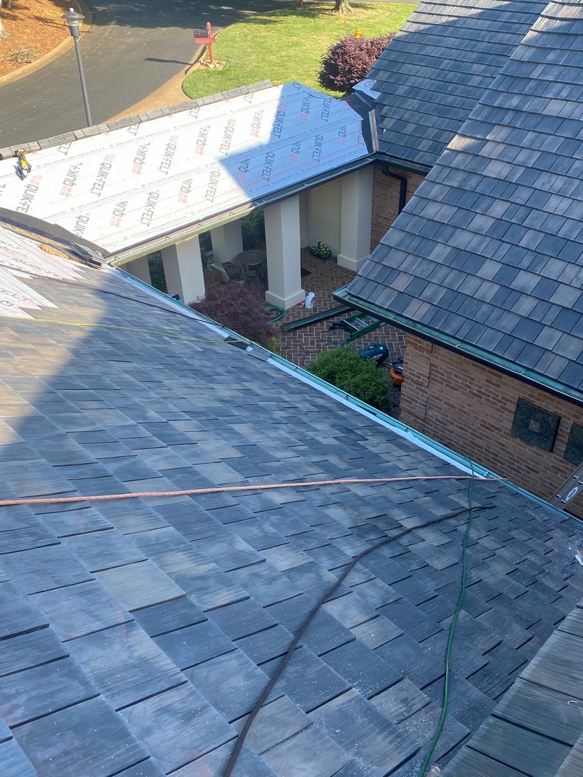 DaVinci Select Shake in Black Oak being installed in Tellico Village, TN