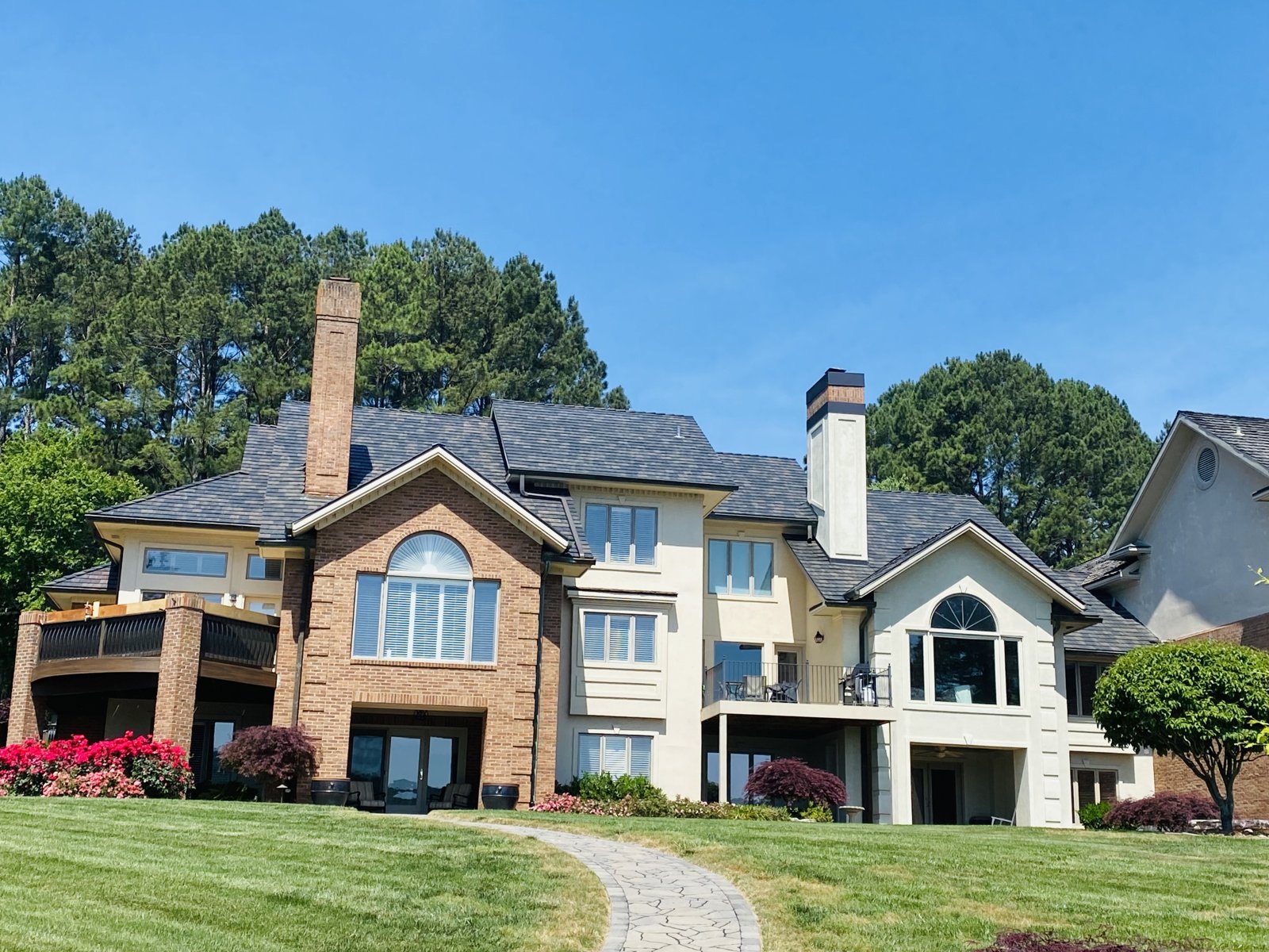 DaVinci Select Shake synthetic roof in Black Oak on a home in Tellico Village, TN by McGuire Roofing