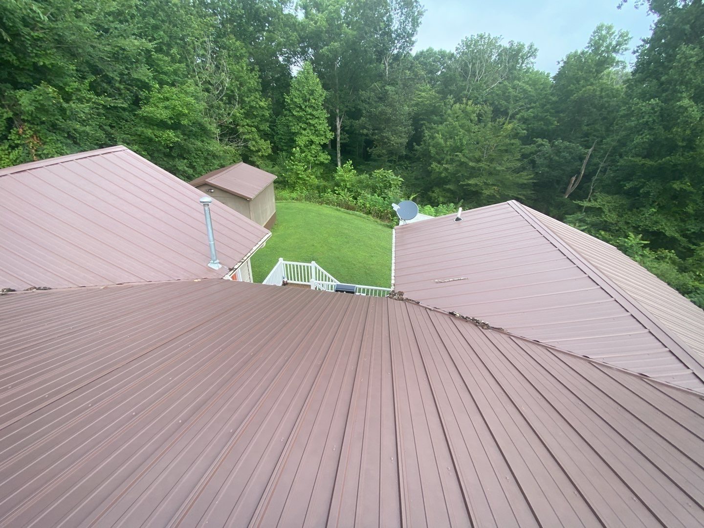 Burgundy metal roof on a home in Jacksboro, TN by McGuire Roofing