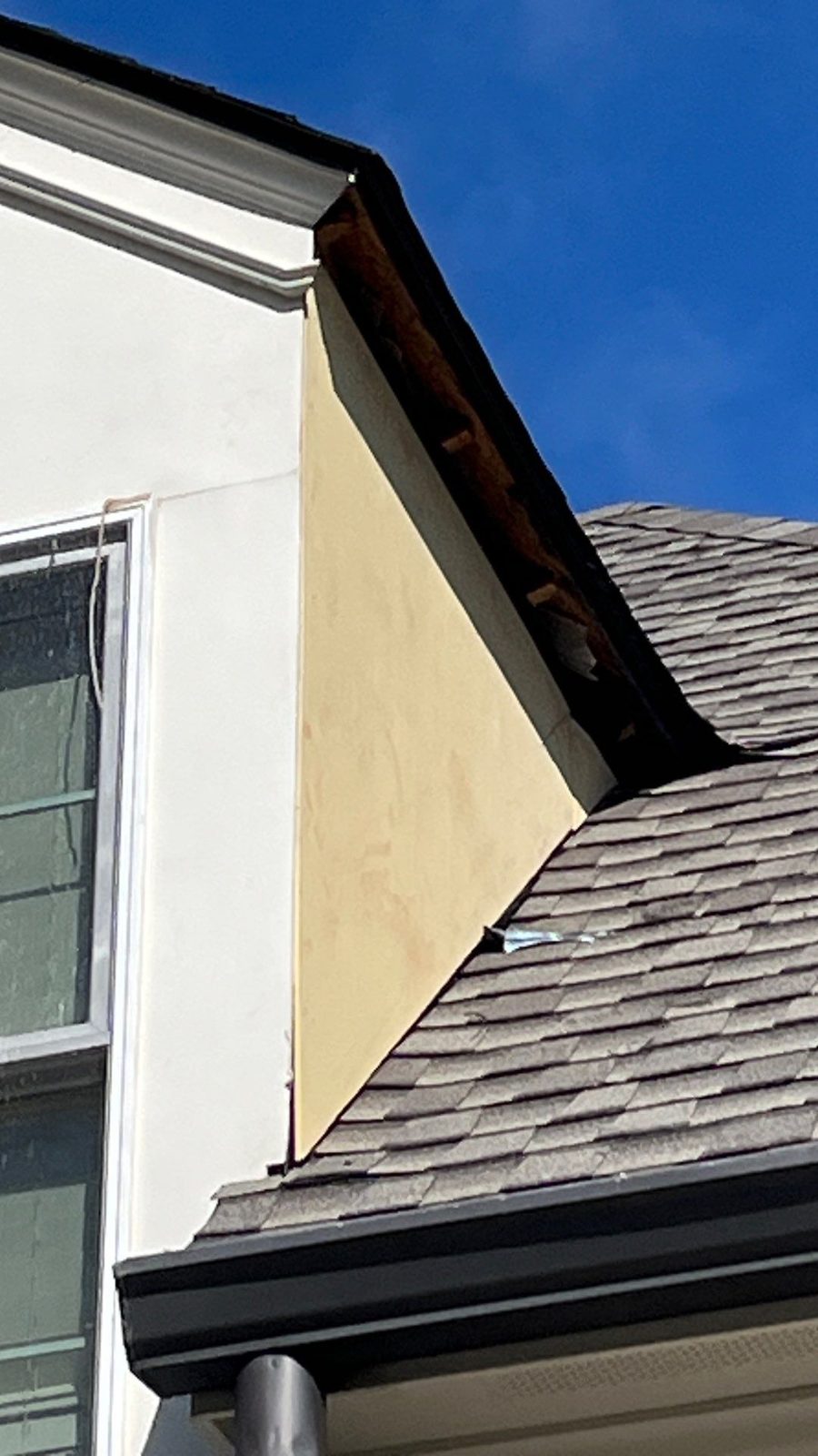 New shingle roof edge with gutter on a stucco home in Farragut, TN by McGuire Roofing